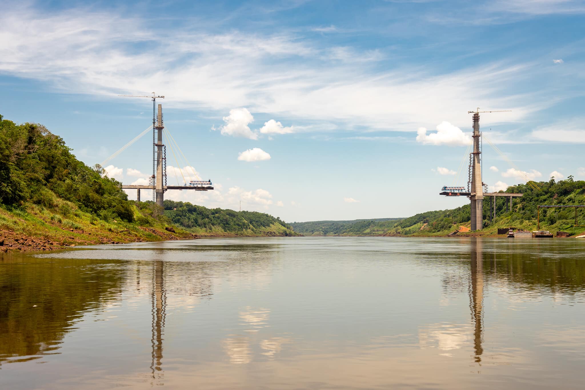 Consórcio concretagem das duas torres Ponte da Integração