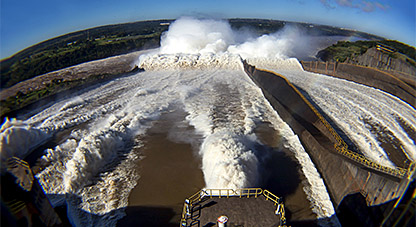 vertedouro_itaipu2.jpg