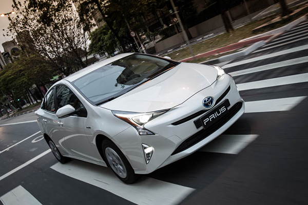 toyota_prius_2016.jpg