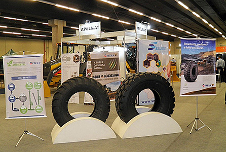 apelmat_bw_expo2015.jpg